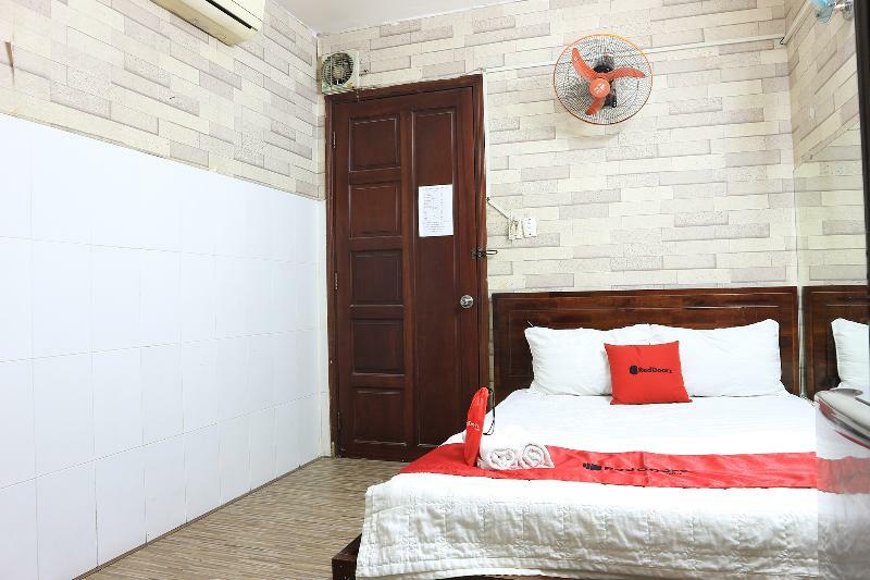 Reddoorz @ Cong Hoa Street TP. Hồ Chí Minh